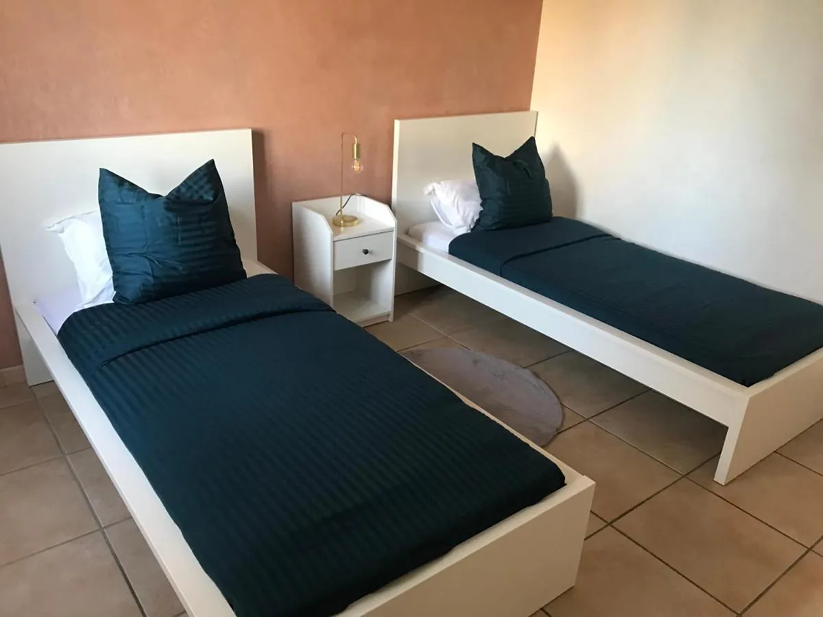 Residence Privee Calme 15 Min A Pied Du Centre Parking Gratuit Arles 0*,  France